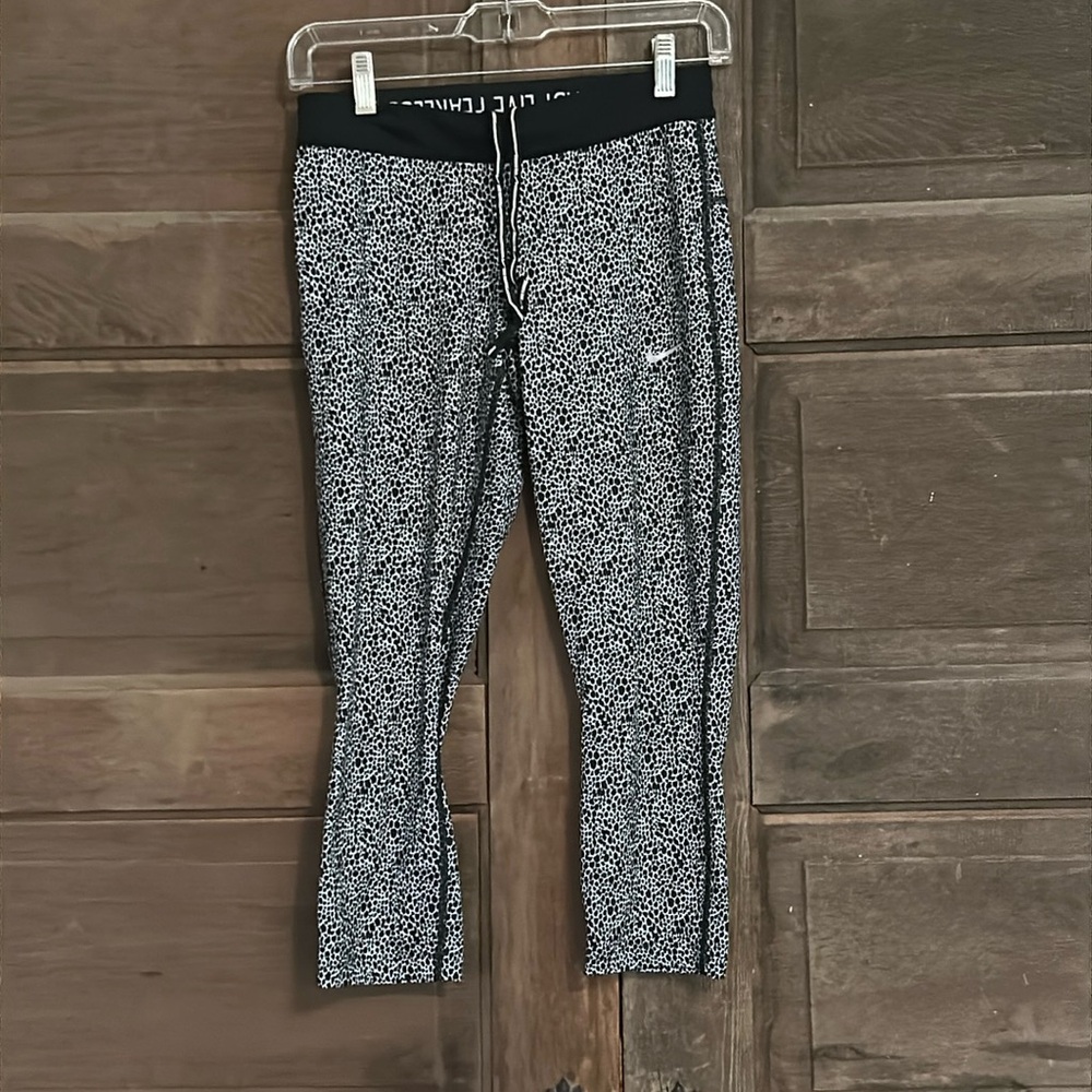 NIKE Women's Dri-Fit‎ Run Fast Live Fearless Athletic Running Leg Capri Size S